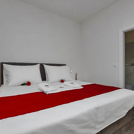 Luxury Paradise Garden ماكارسكا