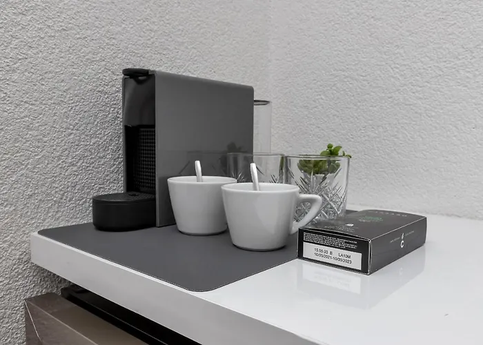 Luxury Paradise Garden 마카르스카