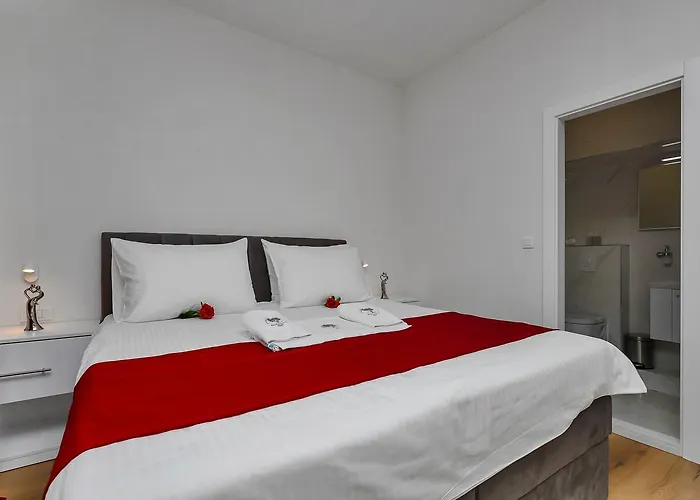 Luxury Paradise Garden 마카르스카